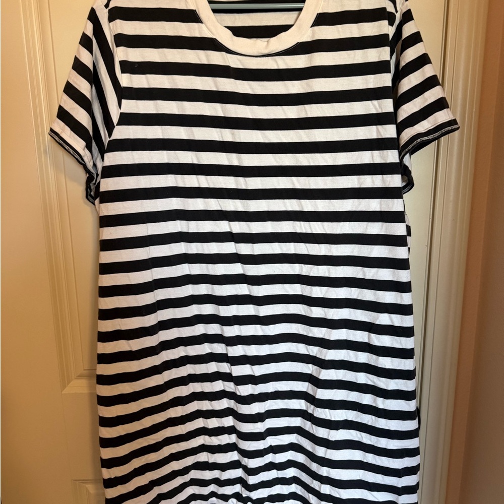 Old Navy Black and White Striped Dress